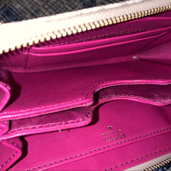 FOSSIL wristlet - Picture 4 of 6